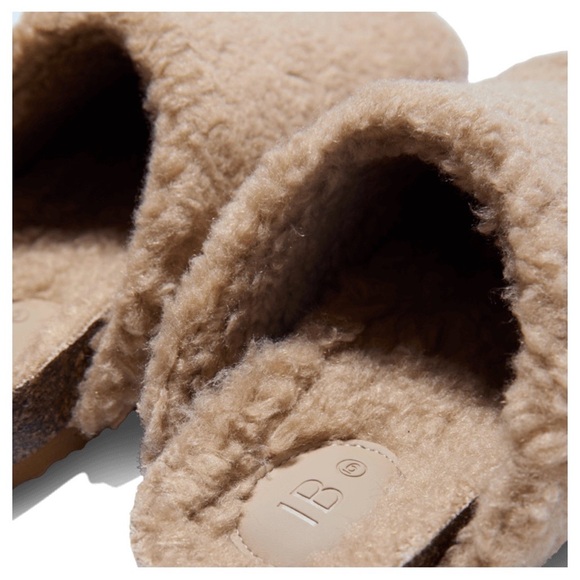 Intentionally Blank Apres Slipper - Picture 3 of 4